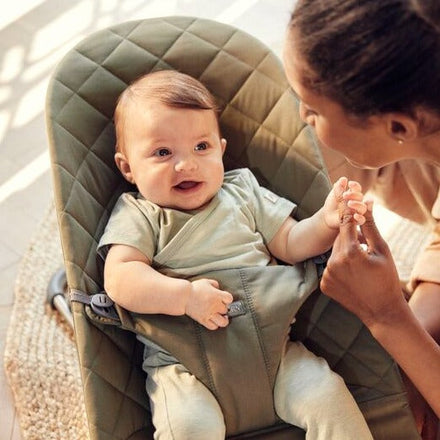 Babybjörn rocking chair Bliss Dark Grey frame | Woven classic quilt dark green