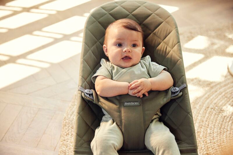 Babybjörn rocking chair Bliss Dark Grey frame | Woven classic quilt dark green