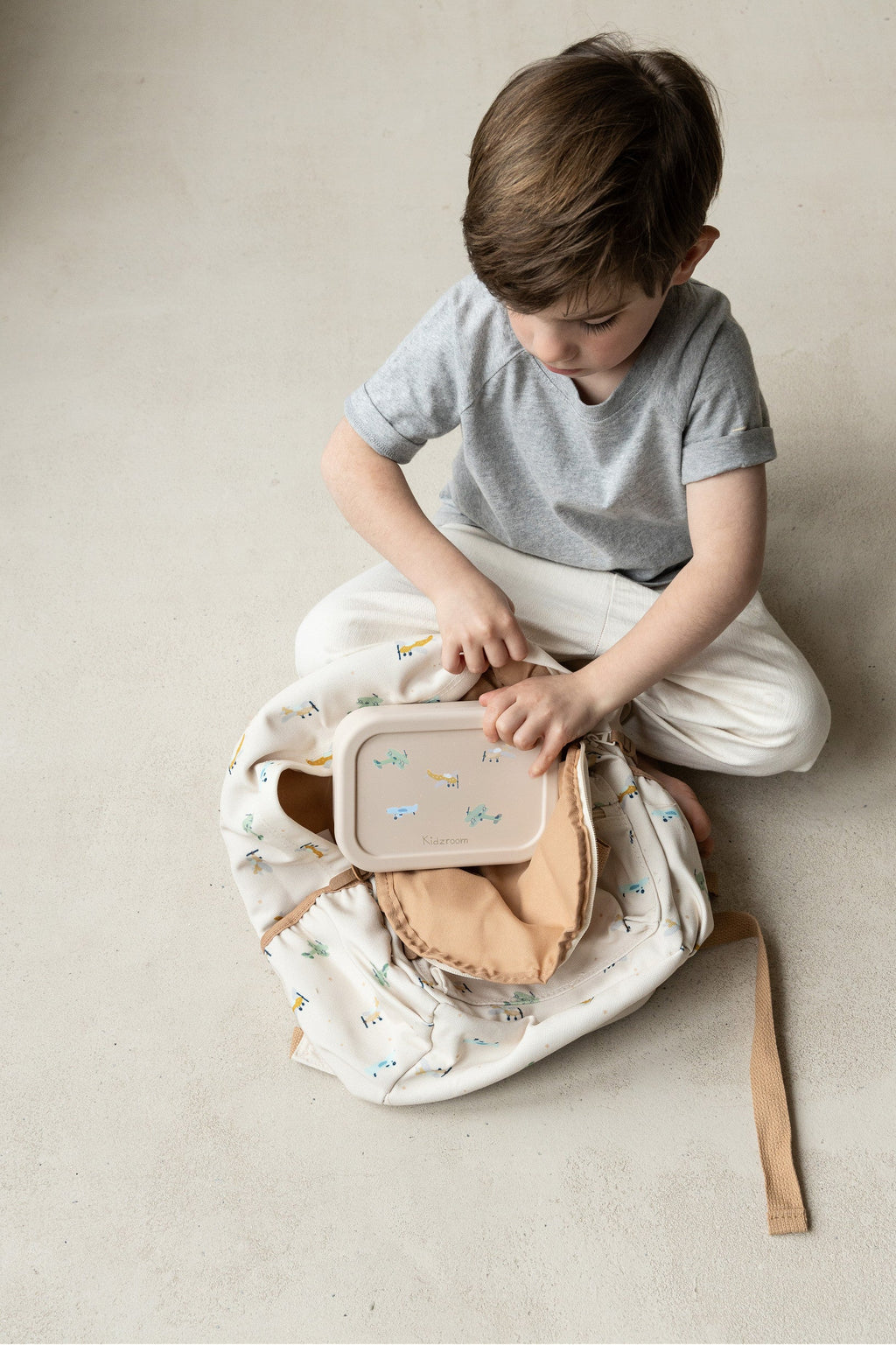 Kidzroom Lunch Box with Divider | Small Talk