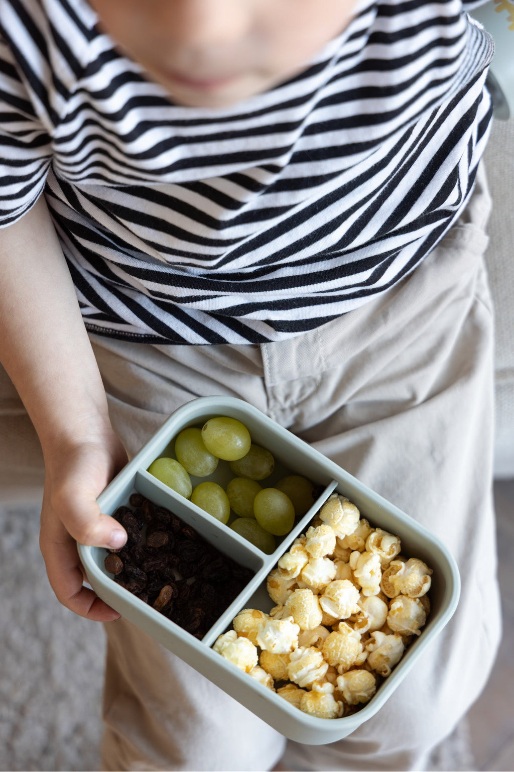 Kidzroom Lunch Box with Divider | Sweet Cuddles