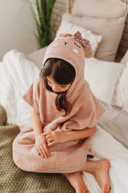 Kikadu Poncho | Rabbit Pale Rose GOTS