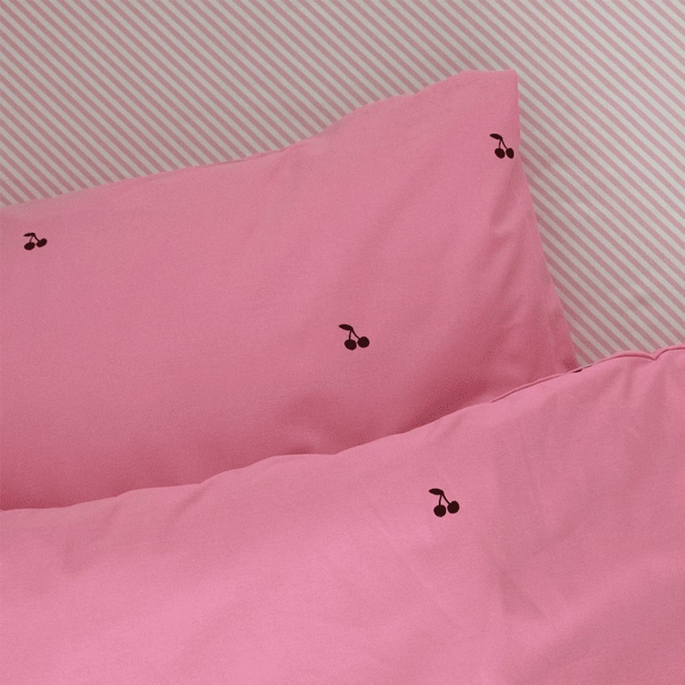 Studio Ditte Duvet cover 140x220cm | Pink Cherry