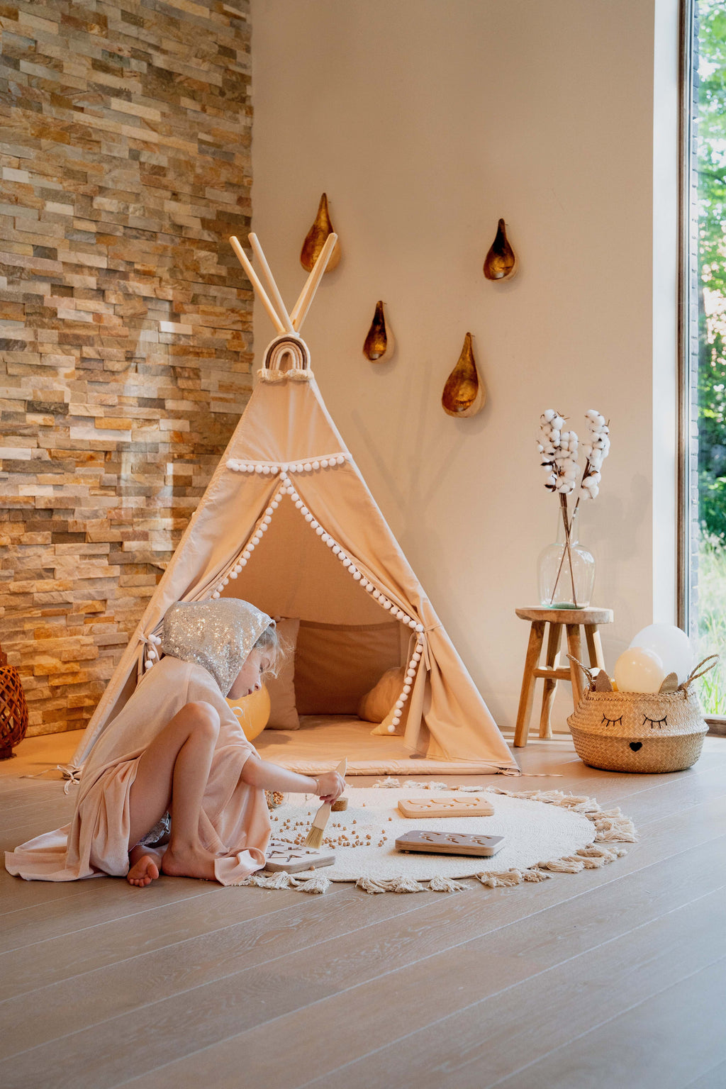 Moje Tipi Tent With Pompoms | Latte