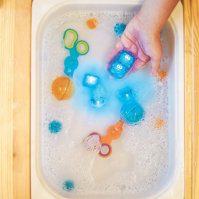 Glo Pals Light Up Cubes Bath Toys Blue | Cookie Monster
