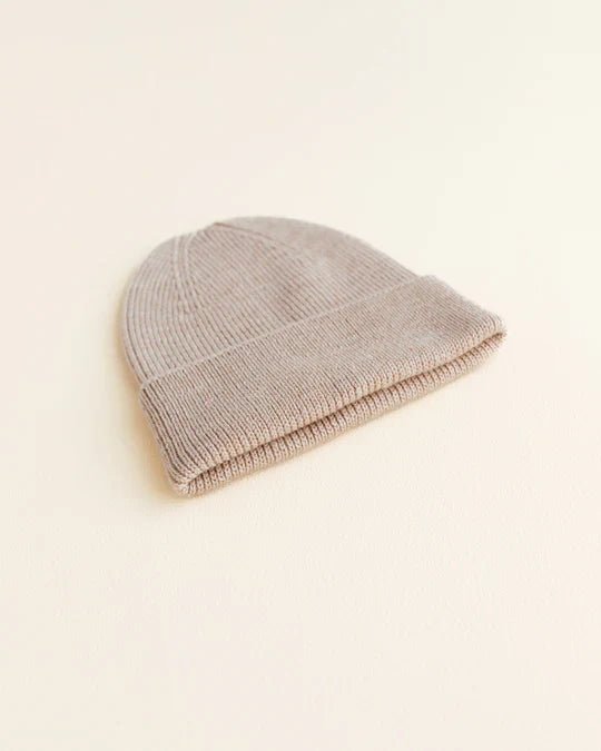 Hvid Newborn Beanie Fonzie | Sand