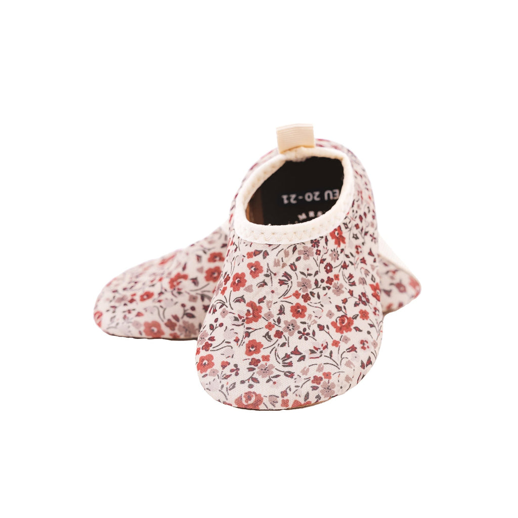 Mrs. Ertha Swimming Shoes | Magic Garden
