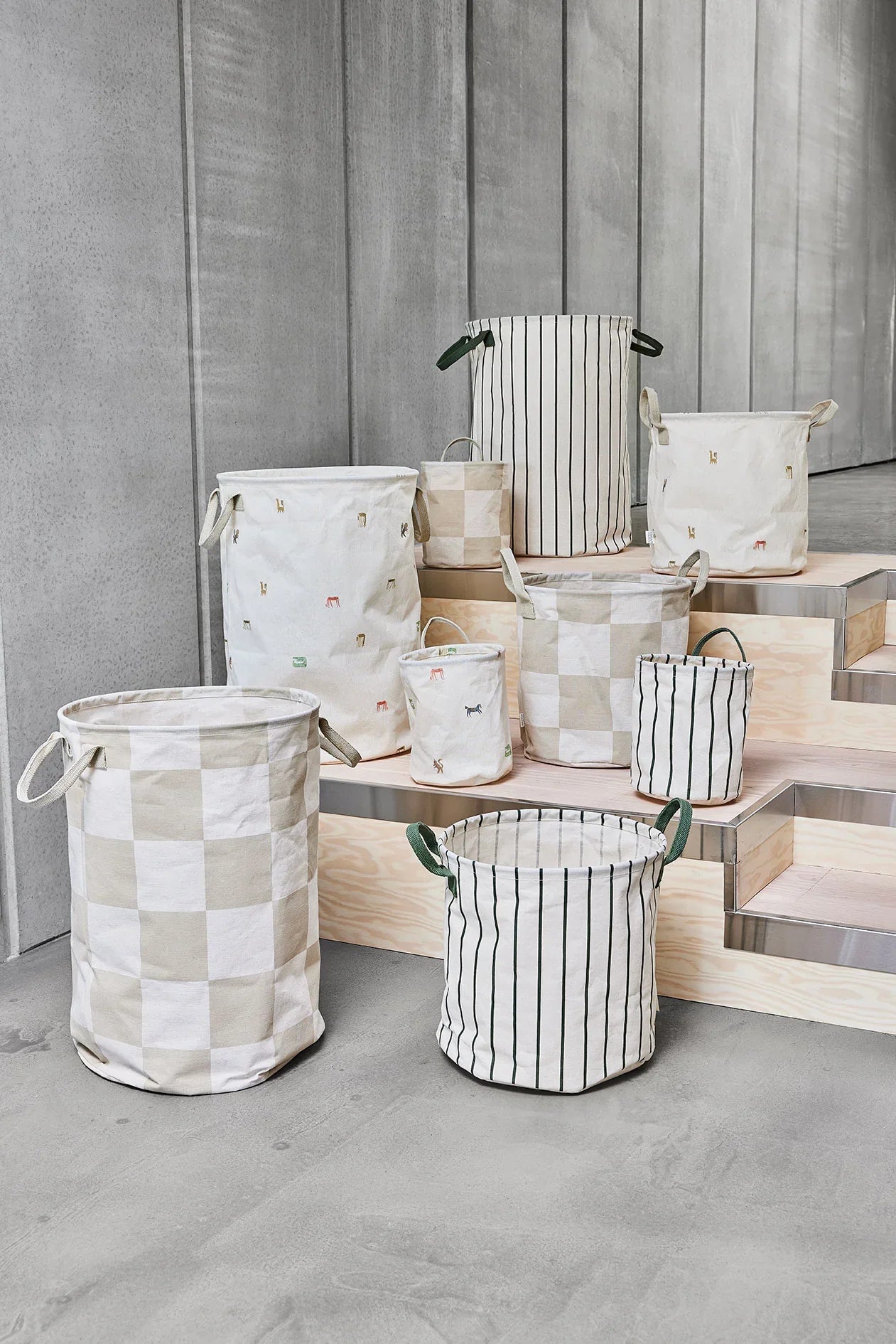 Oyoy Living Raita Laundry/Storage basket Large | Green /Off White