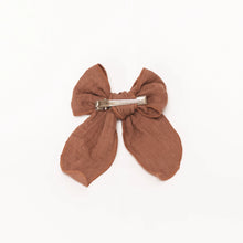 Mrs. Ertha Bow Hairpin | Rusted