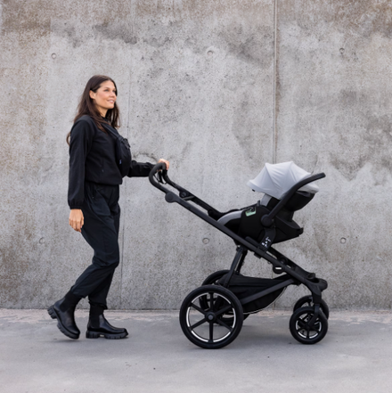 Thule Urban Glide 4 Stroller + Carrycot | BlackOnBlack