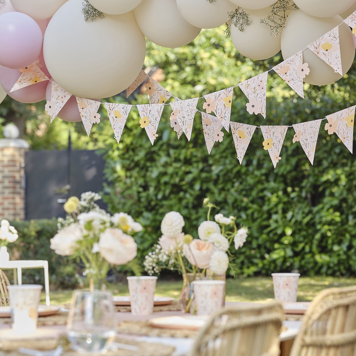 Ginger Ray Garland - Card Flags Floral