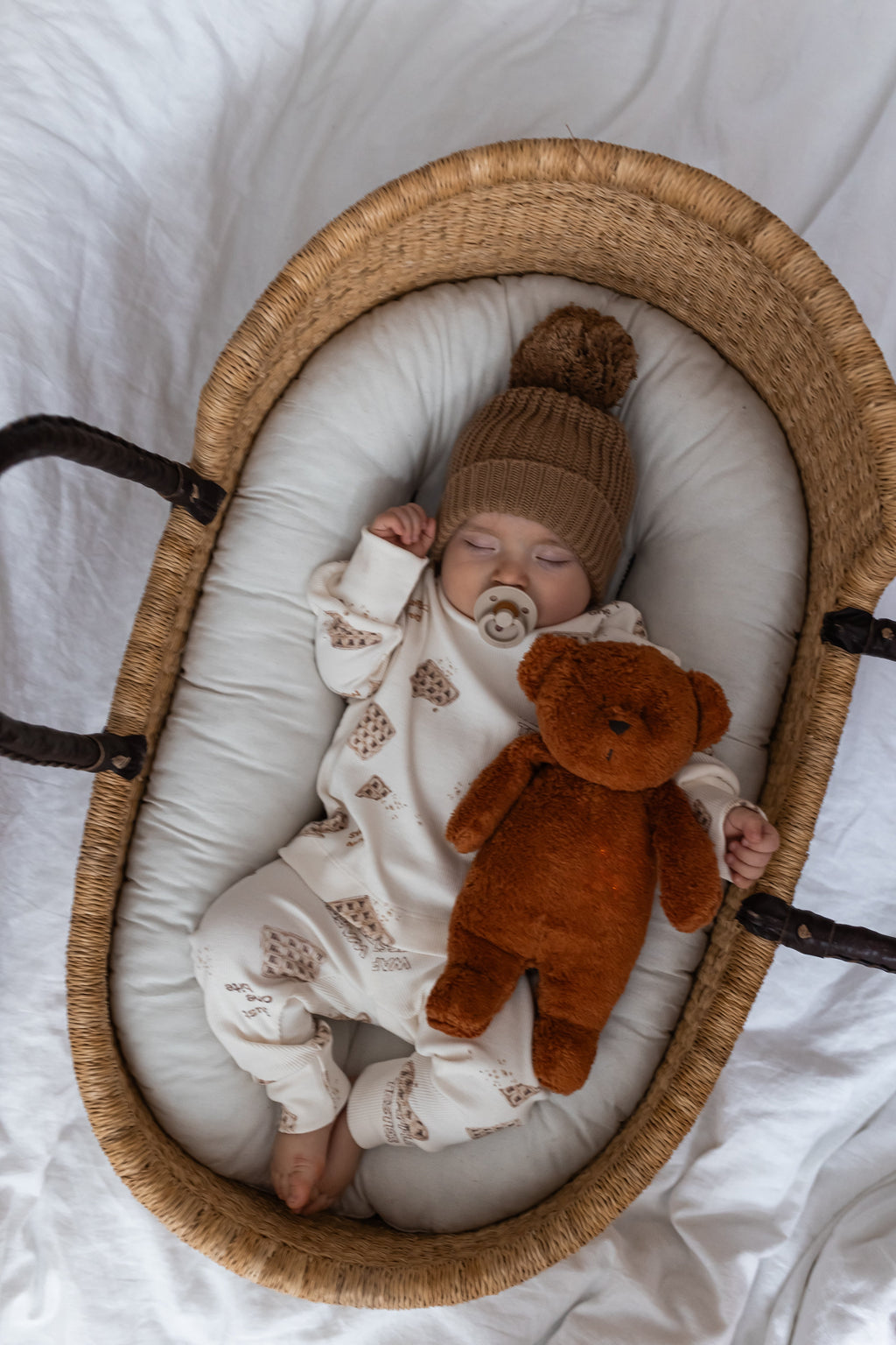 Moonie 2.0 upgrade - Hug Heartbeat and Light | Bear Caramel - Organic cotton