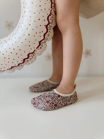 Mrs. Ertha Swimming Shoes | Magic Garden