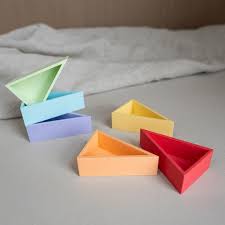 Grennn Play Tray Mandigo Isosceles Triangle| Pastel