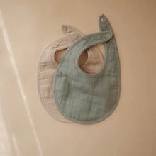 Mushie Muslin Bib 2-Pack | Roman Green/Fog