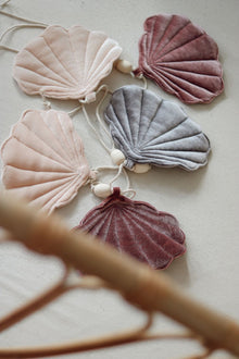 Moi Mili Velvet Shell Garland Deco Garland | Cosmic Pearl