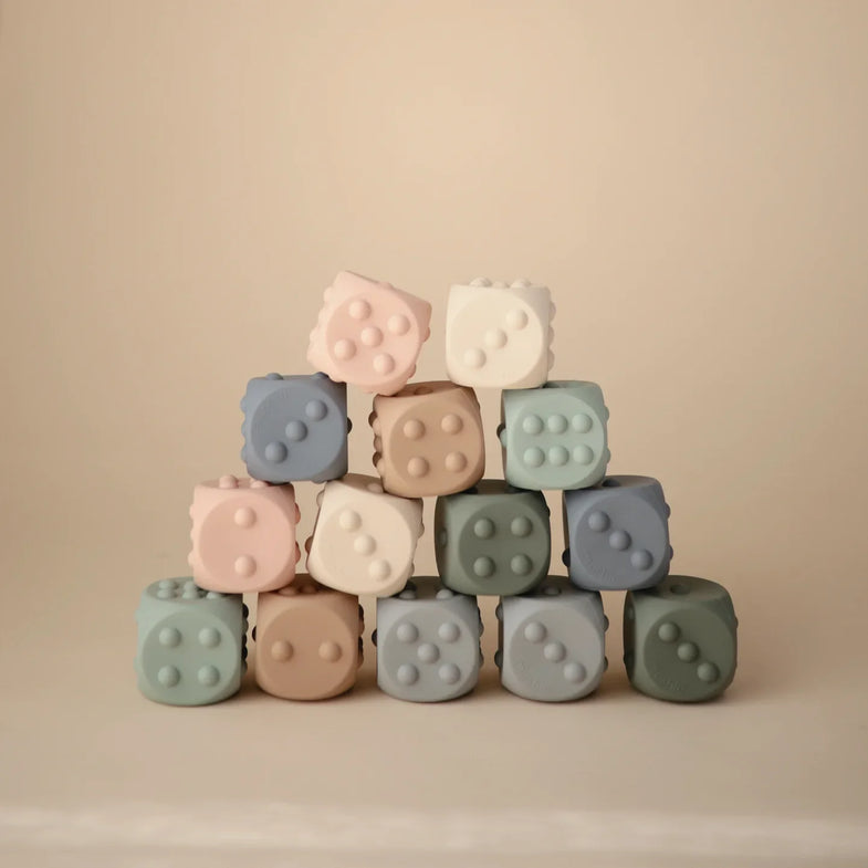 Mushie bite toy dice press toy | Blush /Shifting Sands