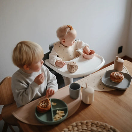 Mushie Bibs Silicone bib | Black Daisy