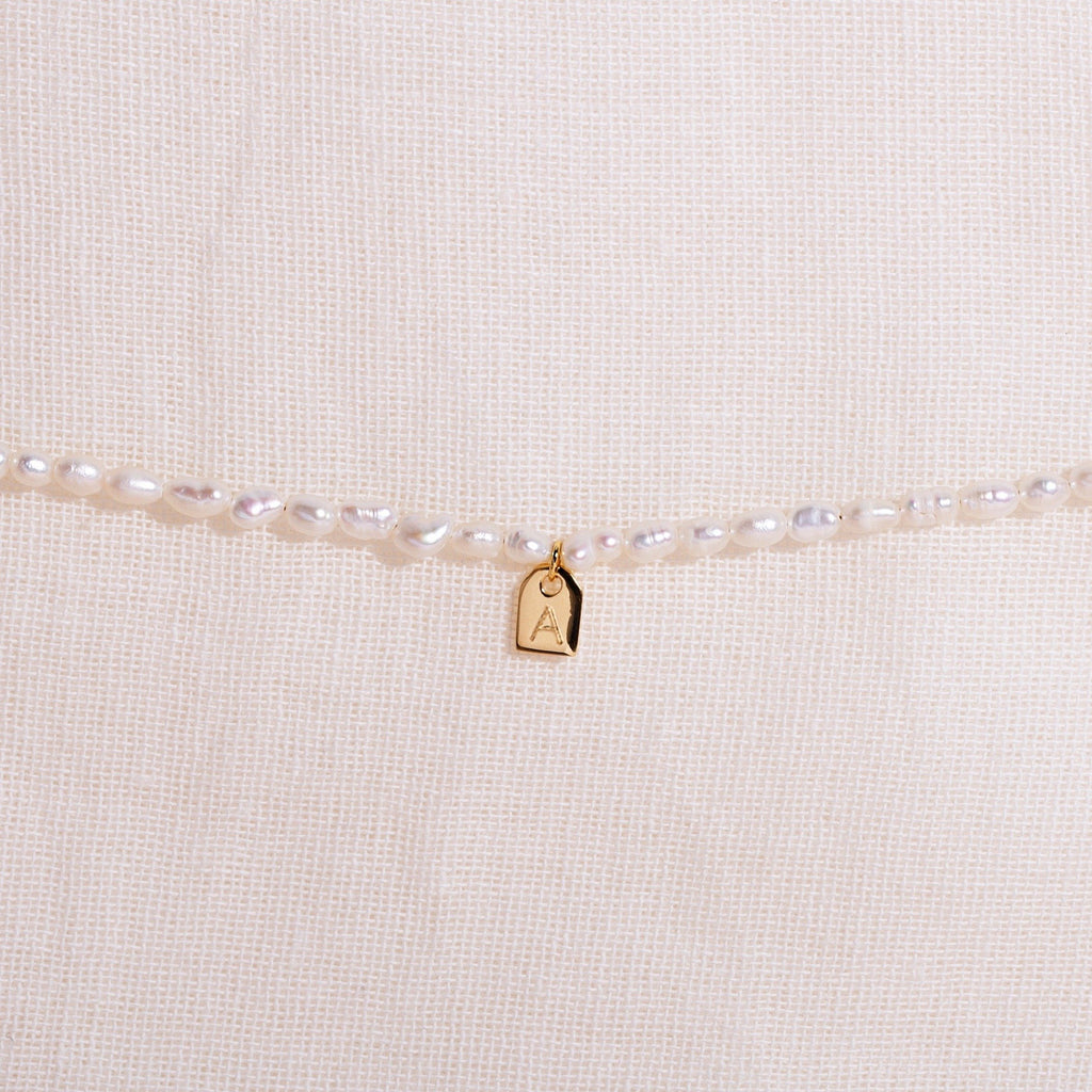 Galore Personalized Bracelet Pearl & Tag | Gold Capite