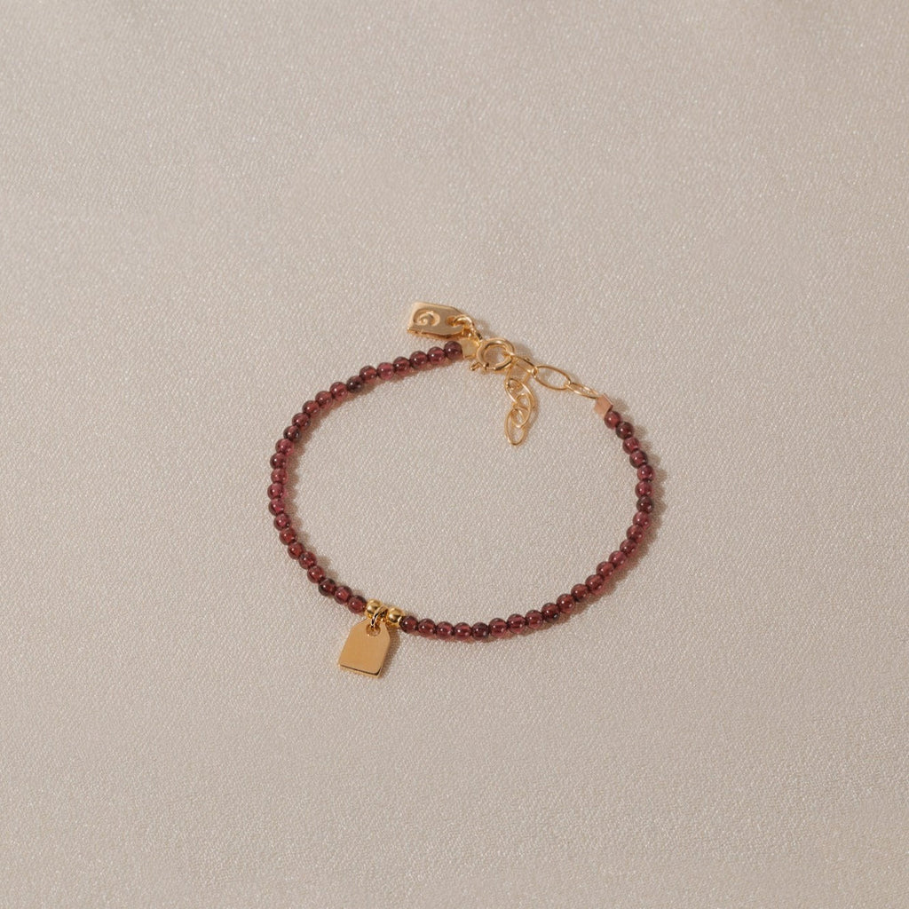 Galore Bracelet Birthstone January Garnet & Tag | Gold