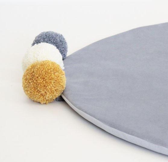 Fayne Playing carpet With Pompoms 100cm | Grey