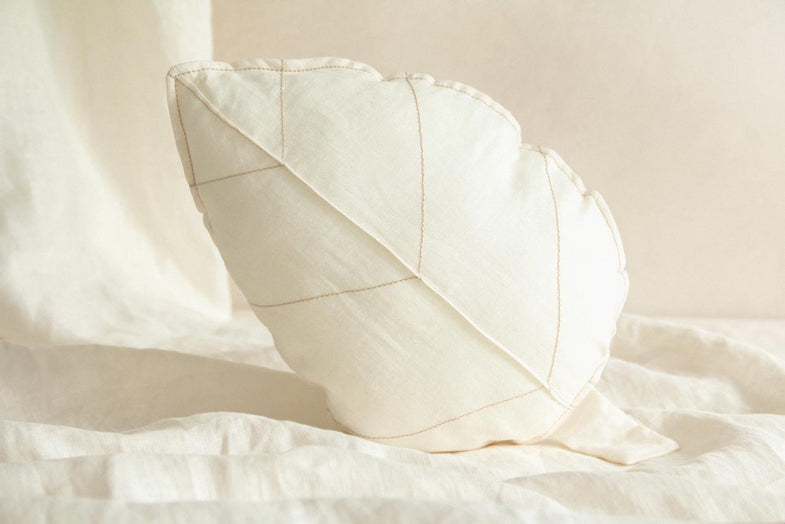 Nobodinoz Lin Français Leaf Cushion Off White