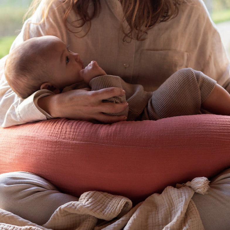 Nobodinoz Wabi Sabi breastfeeding cushion 225x35cm | Rosewood
