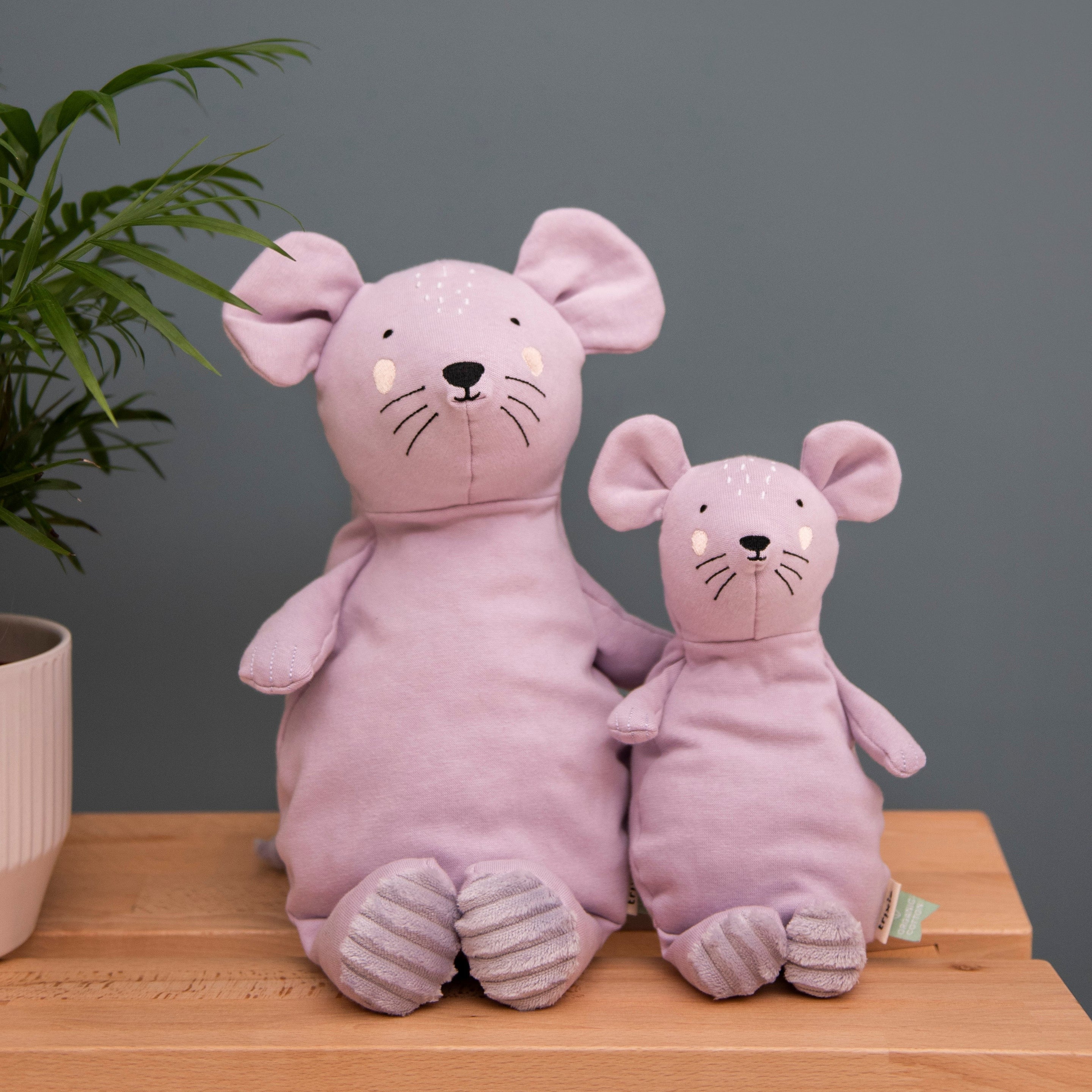 Trixie Plush Toy Hug Small 26cm | Mrs. Mouse