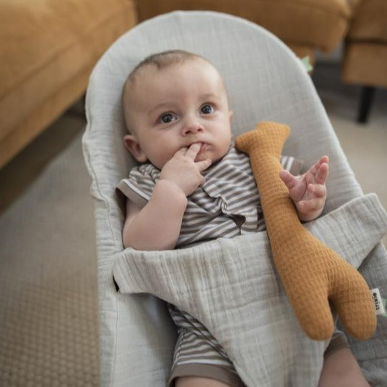 Trixie Rattle I Giraffe Cocoon Caramel
