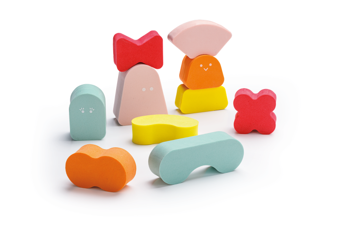 Quut foam balancing game Blokki Coral Pink