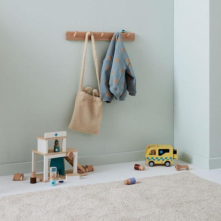 Kid's concept bamboo clothes hanger with 5 hooks