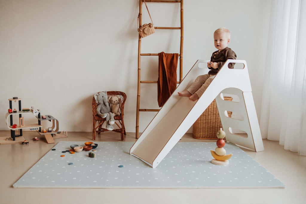 Play and Go Eevaa 2-In-1, play carpet Puzzle Mat & Storage box | Road